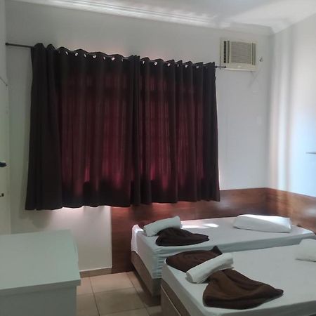Pousada Quarto Familiar Com Ar,Frigobar,Wi Fi, Garagem Aparecida  Exteriér fotografie